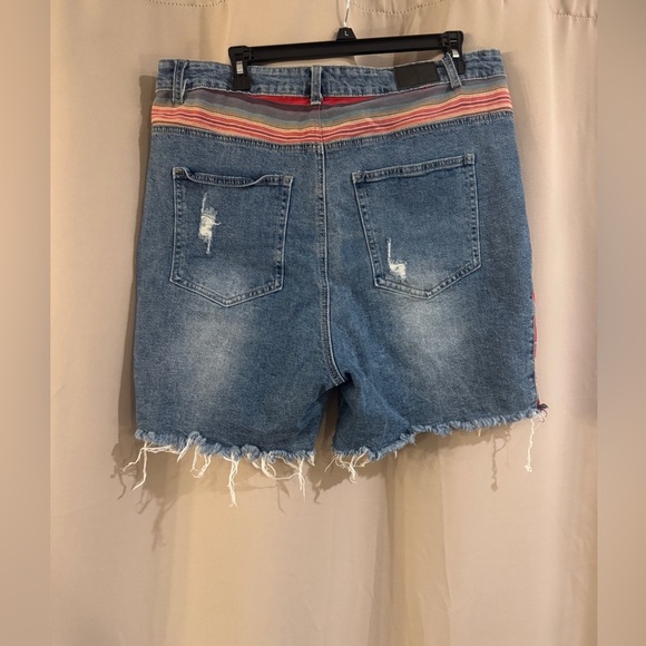 Women’s L&B Cut Off Jean Shorts - Picture 2 of 5